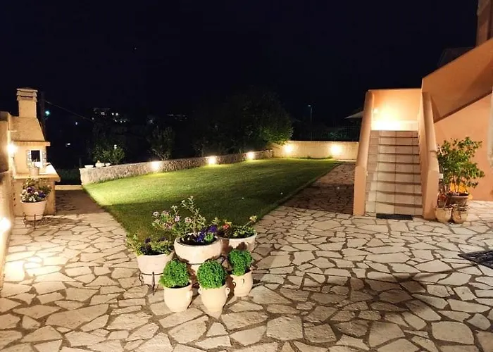 Lia's One Apartment *